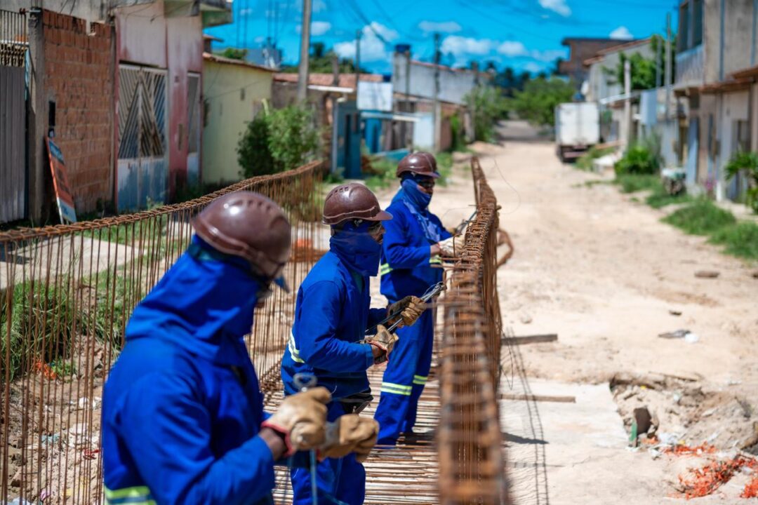 Leia mais sobre o artigo Macrodrenagem avança no bairro Redenção e microdrenagem já alcança 60% de execução