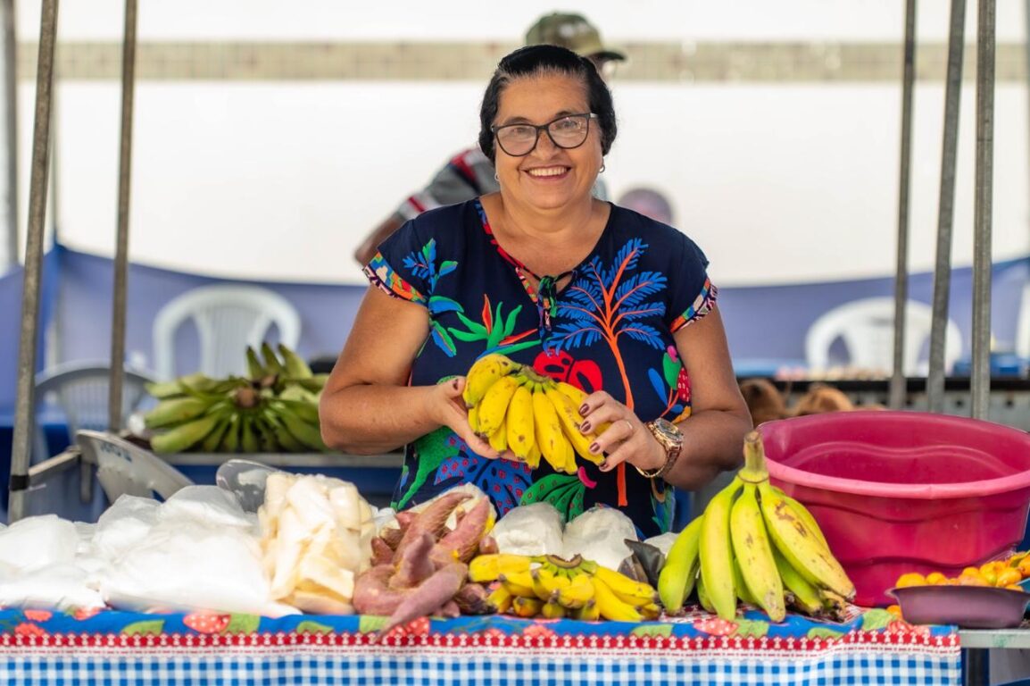 Feira da Agricultura leva produtos frescos ao centro de Teixeira de Freitas nesta sexta-feira