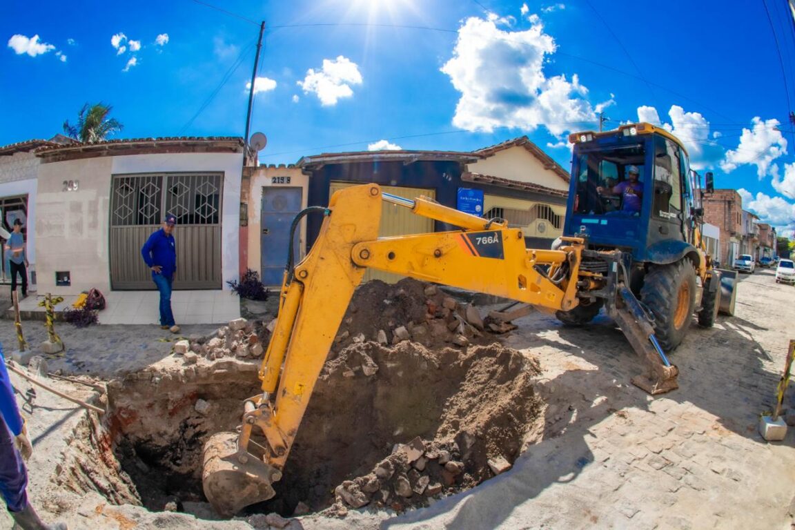 Prefeitura realiza recomposição de rede de drenagem na Rua Bahia, no São Lourenço
