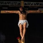 Encenação “A Paixão de Cristo” reúne grande público e fortalece cenário cultural em Teixeira de Freitas