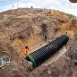 Obra de drenagem avança nas margens da BR-101