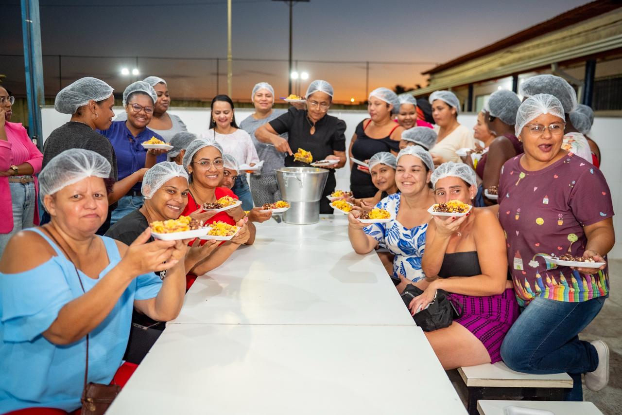 Leia mais sobre o artigo Caminhando para o Futuro promove oficinas de culinária para beneficiárias do Bolsa Família em Teixeira de Freitas