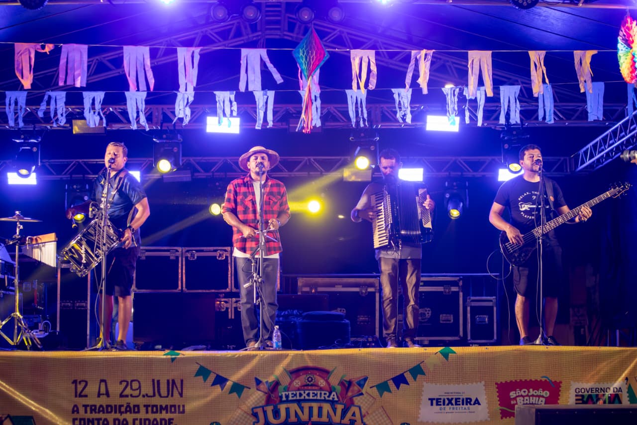 Leia mais sobre o artigo Teixeira Junina – Tradição nos Bairros reúne música, torcida e animação na Rua da Pituba