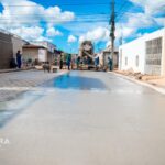 Rua Governador Antônio Balbino recebe pavimentação em concreto no Jardim Caraípe