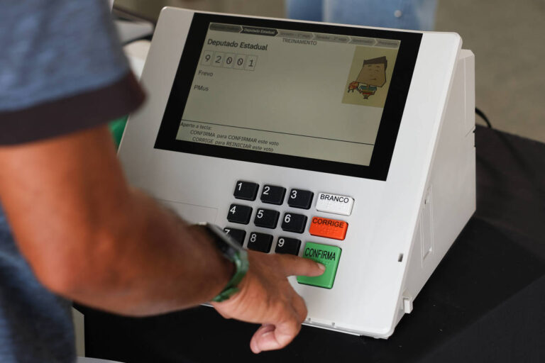 74% dos eleitores têm interesse por política
