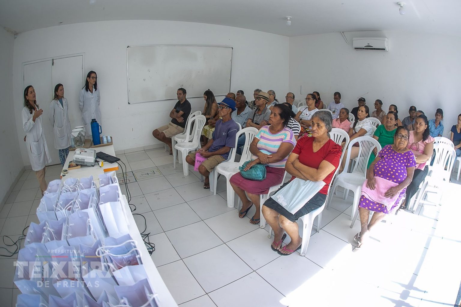 Leia mais sobre o artigo CER IV entrega 40 aparelhos auditivos e prevê mais 50 concessões nos próximos dias